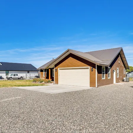 Hike & Ski! Home w/ Dog-friendly Yard in Eagar