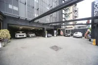 Indeokwon Chess Hotel - parking
