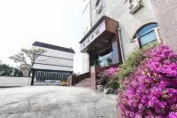 Anseong Hill House Hotels near Chung-Ang University Central Park