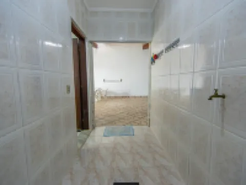 Casa com Piscina e Garagem a 550m da Praia