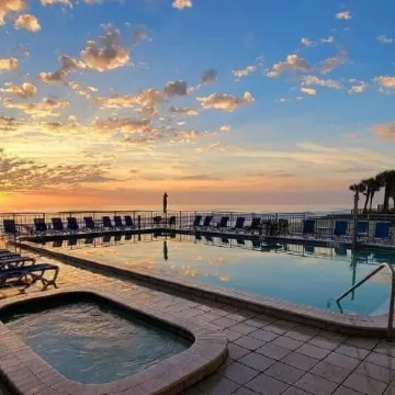 Georgian Inn Beach Club