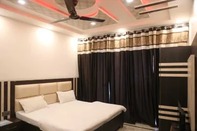 Hotel Blue Berry Agra Hotels in Lohamandi