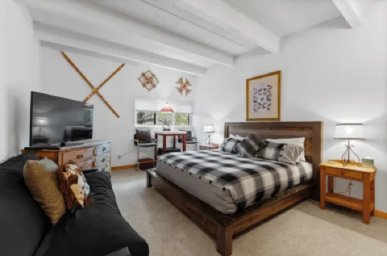 Summit House East #313