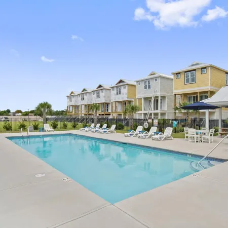 Luxury Beach Condo 5 Min Walk to Beach & Shops!