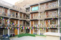 Story Homes Hotels in Kaza
