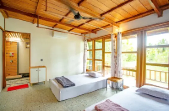 Mentawai Balcony - Family Friendly Surf Accommodation Hotel a 