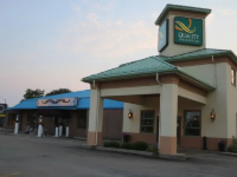 Riviera Inn & Suites 1000 Islands Hotels in Gananoque