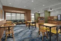 傑斐遜維爾華盛頓法院城萬楓飯店及套房 - 早餐