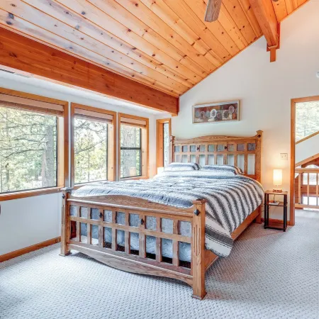 Deck w/ New Hot Tub : Large TD Home