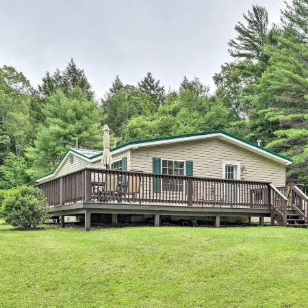 Deck, Fire Pit & Yard: Mountain Escape!