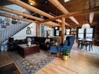 Driftless Escape – Secluded Luxury Lodge on Stream with Hot Tub