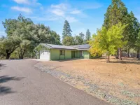 Sugar Pine Cabin - Jacuzzi -KING Beds - Ping-Pong