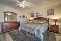 Bright College Station Abode: 3 Mi to Kyle Field - Bungalows