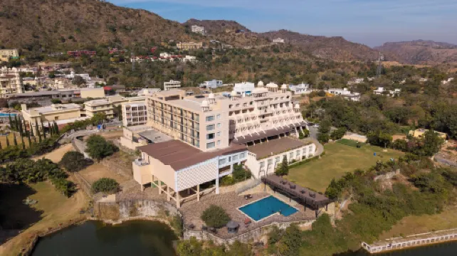 Via Lakhela Lakeview Resort & Spa
