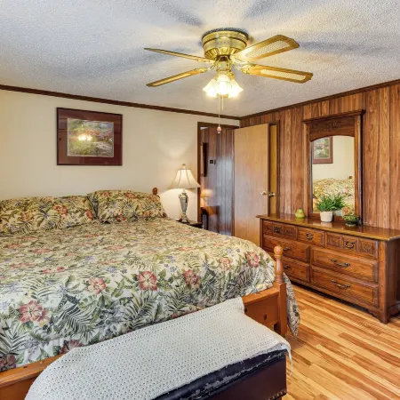 Countryside Haven w/ Spacious Yard in Tamassee!