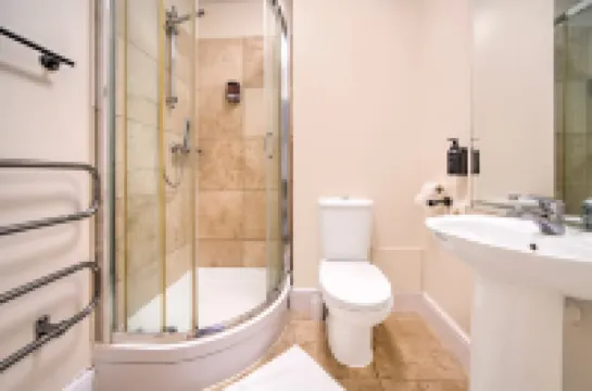 GO2 Gloucester Hotel by OYO