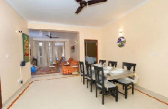 奢華 by Red Olive距離泰姬陵10分鐘三卧住宅