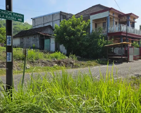 Luxury Room 2 with Pool @ Pondok Raima Kebomas otelleri