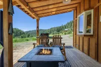 Beaver Hill Cabin Near Plain 2 Bedroom Home by NW Comfy Cabins by RedAwning