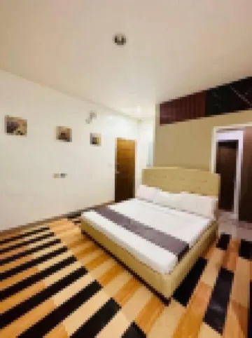 5 Min to SM, Beside Landbank, Max 6 Pax Hotels in 