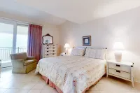 Oceanfront Condo with Spacious Balcony, Great Views, AC & Outdoor Pool