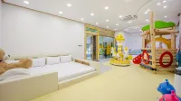 Pocheon Wuri Kids Poolvilla - Mountain view