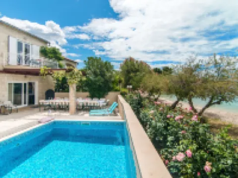 Mirca in Supetar With 7 Bedrooms and 6 Bathrooms Hoteles en Mirca