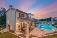 Kvarta in Barban With 3 Bedrooms and 3 Bathrooms - Pools