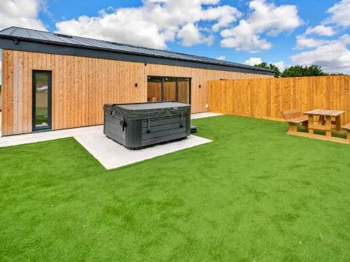 Cottage in Cotswolds With Hot Tub & Garden - Jacuzzi