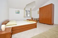 Apartments Ivan by the Sea