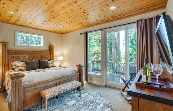 Game Room & Hot Tub! Dog-Friendly Arnold Retreat