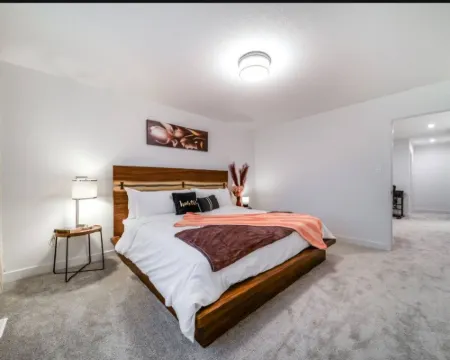 Chiccityescape3BDRM King Hotels in Stony Plain