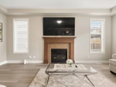 A beautiful home in Airdrie Hoteles en Airdrie