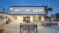 Seal Beach Escape by Avantstay Modern Home + Fireplace Prvte Courtyard + Walk to Beach + Dining - Wifi