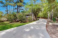 Modern Treehouse Vibes Close to Club and Lake - Boutique