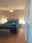 Maisonnette Ideally Located at the Foot of the Napoleon Bridge