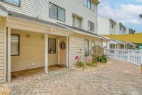 Steps to Ocean Convenient Myrtle Beach Townhome! - Bungalows