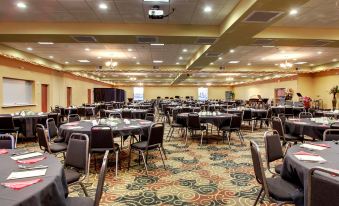 Cobblestone Hotel & Suites - Broken Bow