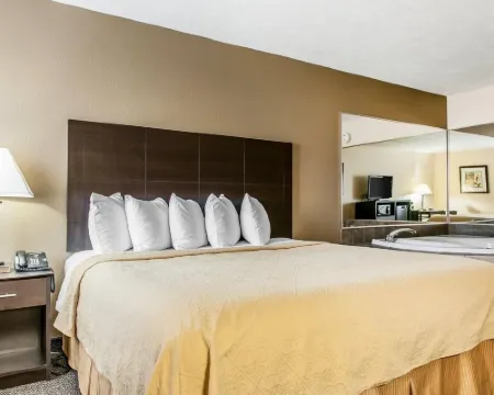 Quality Inn & Suites Mattoon South Hotels in Mattoon