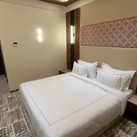 Hotel Roi Retreat