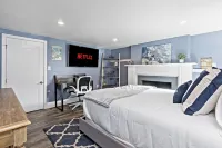 5-BDR w/ Rooftop Views, Covered Deck & Spacious Backyard–Prime Central Location!
