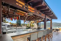 Lodge at Whitefish Lake - bar
