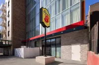 Super 8 by Wyndham Bronx Near Stadium Các khách sạn gần Sân vận động Yankee