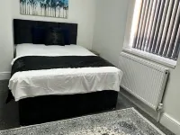 Modern 3‑Bedroom Home in Bury — Premium Mattresses • Blackout Blinds • Ensuite M Hotels in Bury