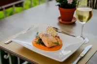 Rothfuss健康酒店，配備Spa和2個游泳池 - 早餐