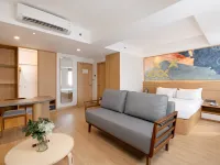 Metland Hotel Bekasi Hotels near Cibeureum Lake