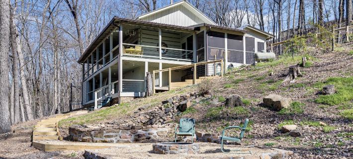Deck, Sauna & Mtn View! Fort Payne Cabin Hotels in DeKalb County