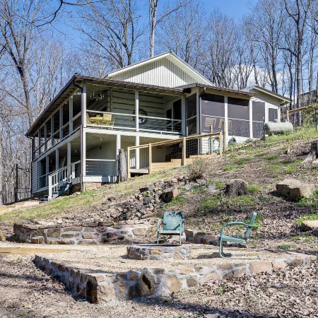 Deck, Sauna & Mtn View! Fort Payne Cabin