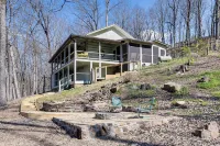 Deck, Sauna & Mtn View! Fort Payne Cabin Hotels in 
