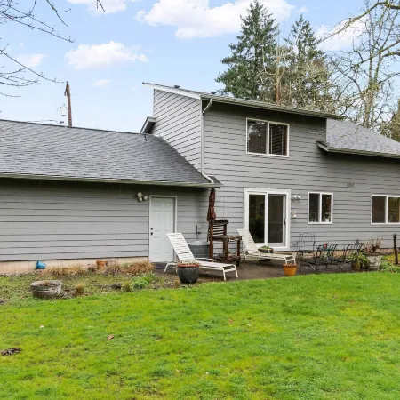 Oakway Oasis - 6 Minutes To Autzen 4 Bedroom Home